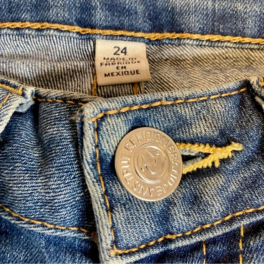 True Religion Jeans With Gold Stitching On Back Pockets Size 24 - Picture 6 of 10